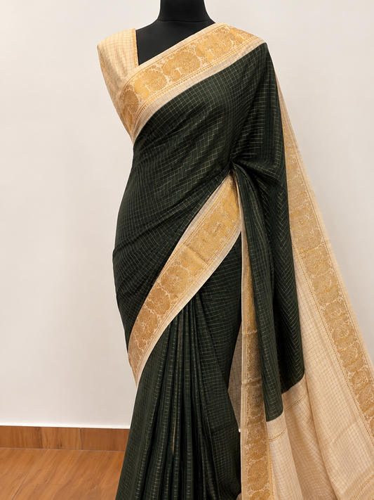 Festive bottle green with off white border sungudi handloom Cotton Saree