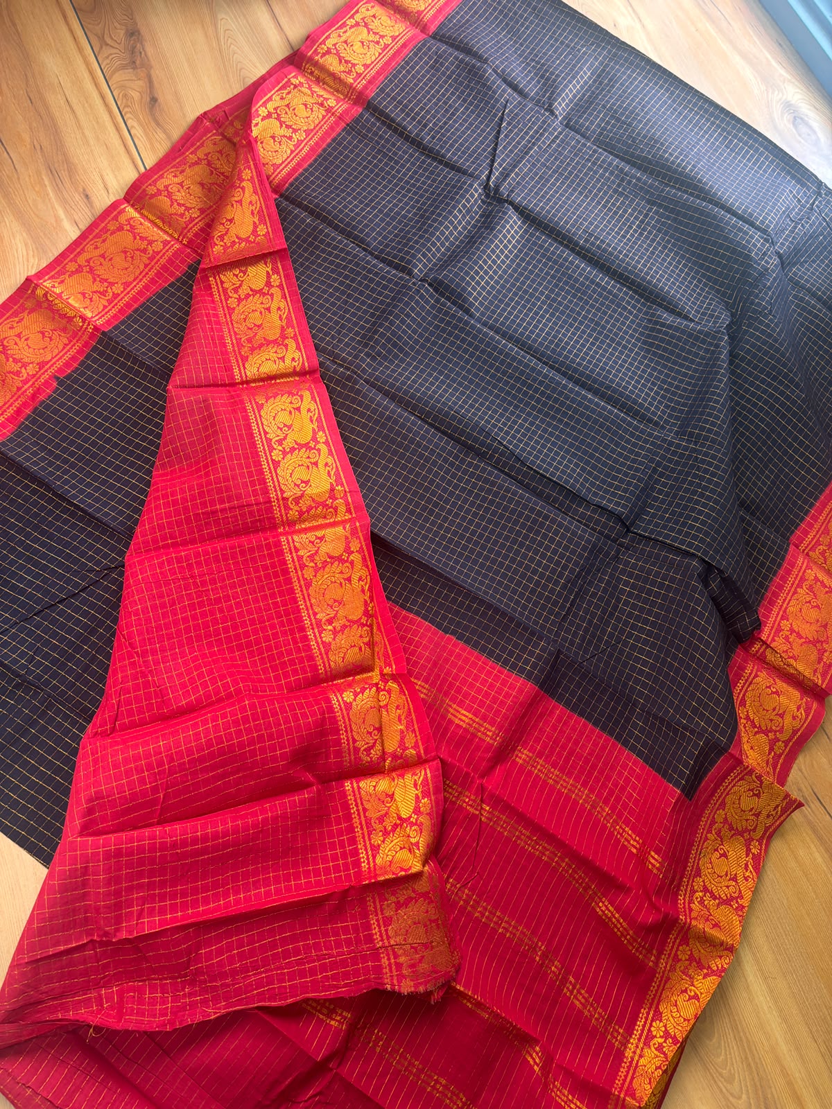 Handloom Sungudi cotton zari kattam peacock border black Sarees with reddish maroon border and Pallu with blouse