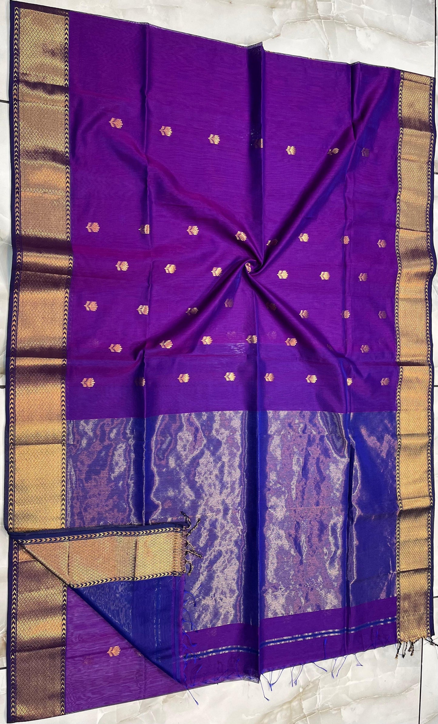 Kalyanika" (कल्याणिका) Handloom Maheshwari Silk Cotton Sarees Jari Checks Red KM13