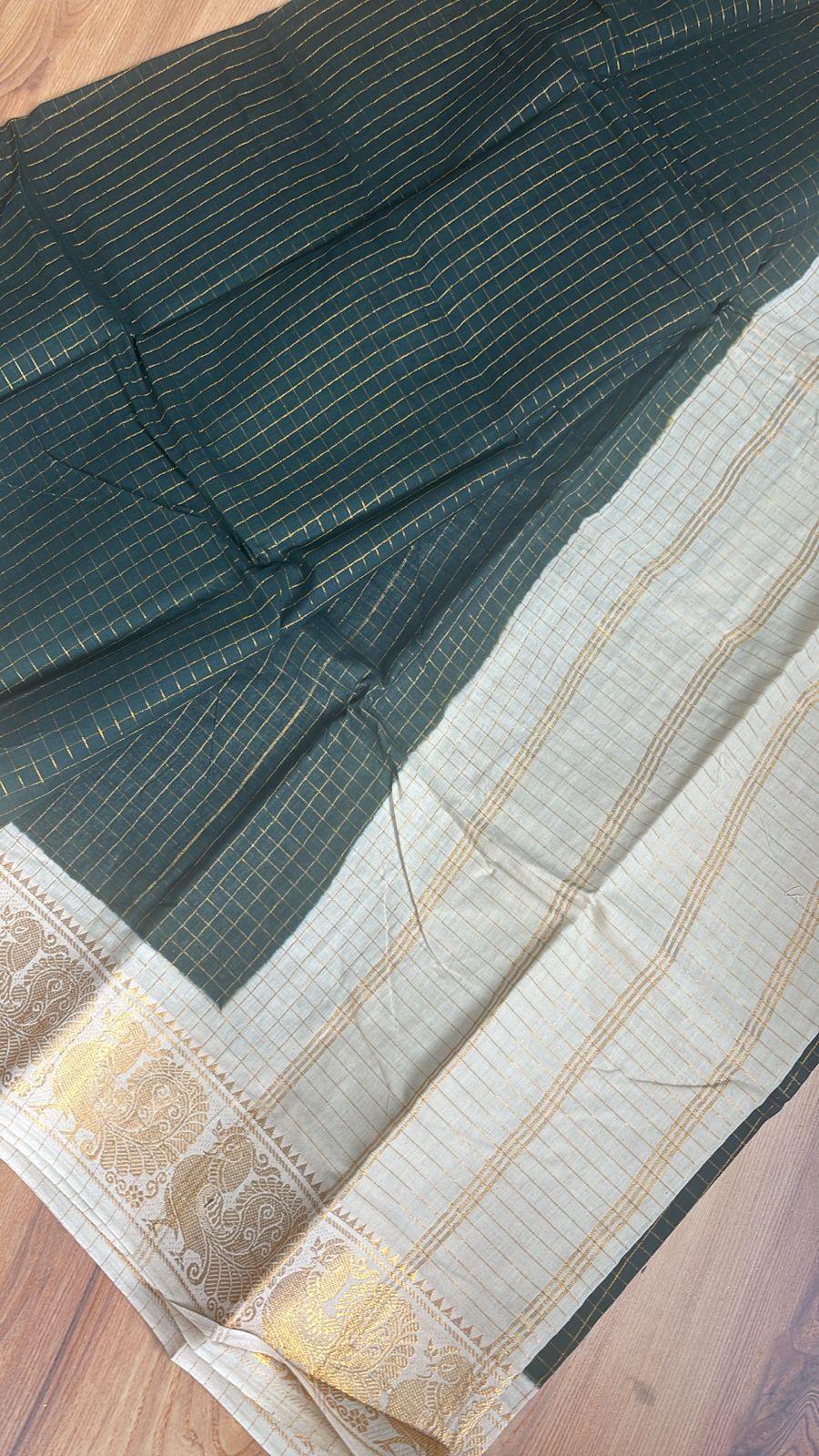 Festive bottle green with off white border sungudi handloom Cotton Saree