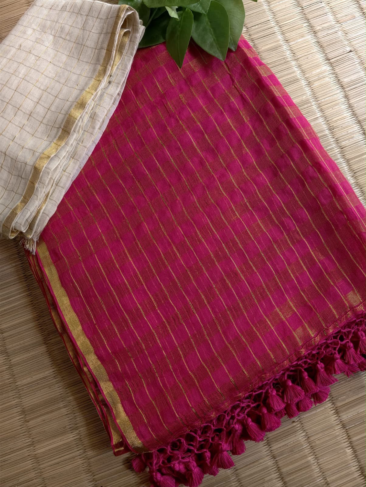 Onam edit Zari check handloom mul pink Saree with white blouse