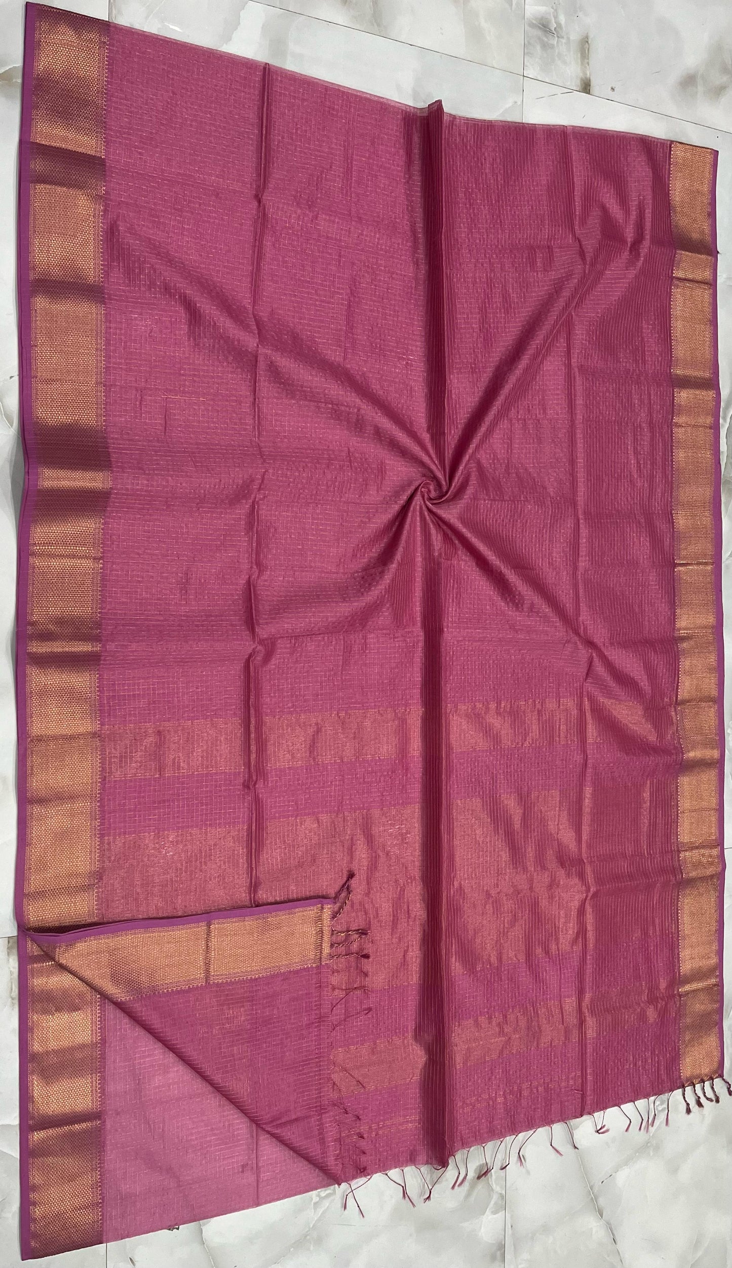 Kalyanika (कल्याणिका) Maheshwari Silk sarees onion pink shade with jari checks