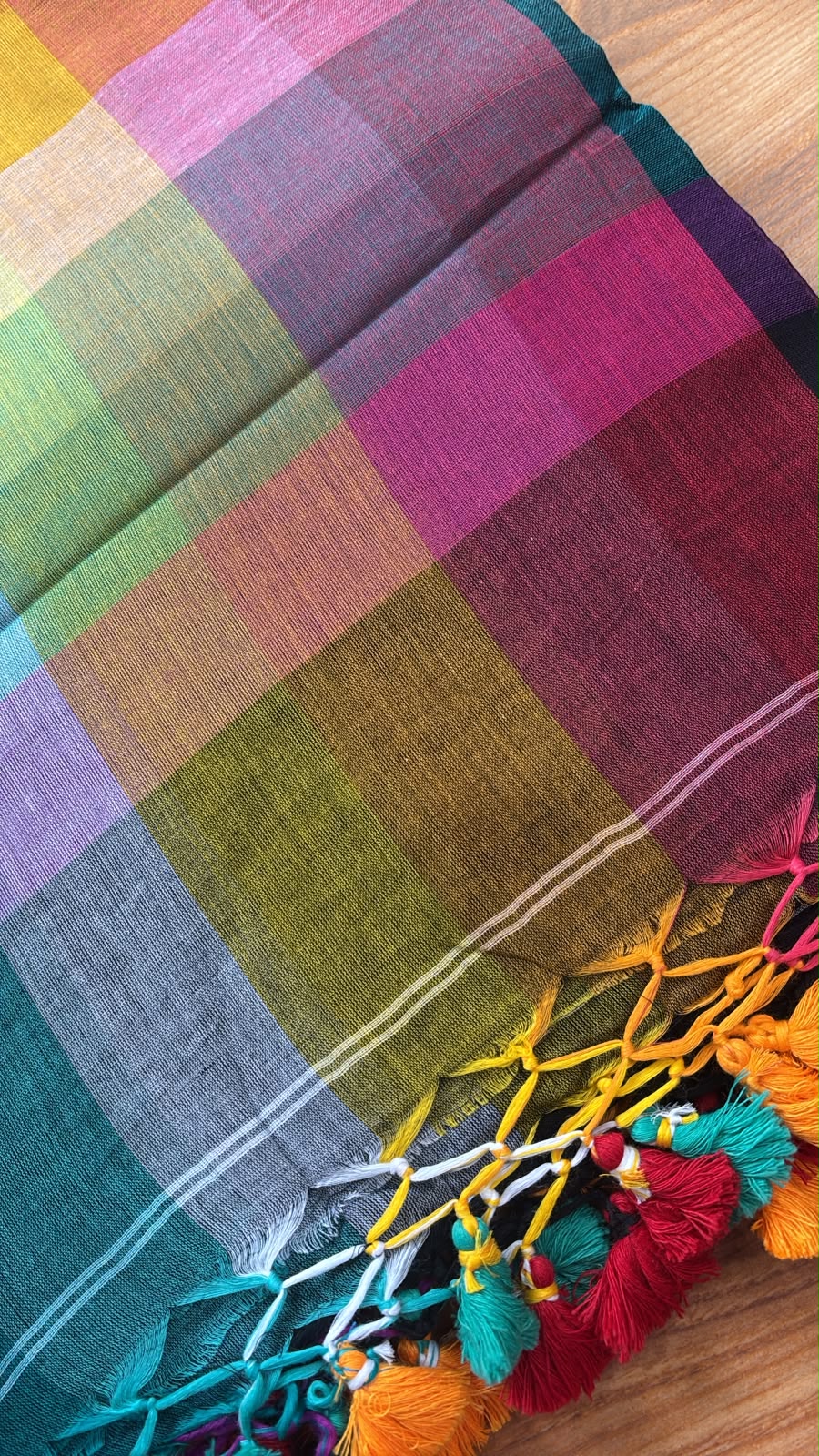 Light weight multi colour checks Mul Saree DWS18
