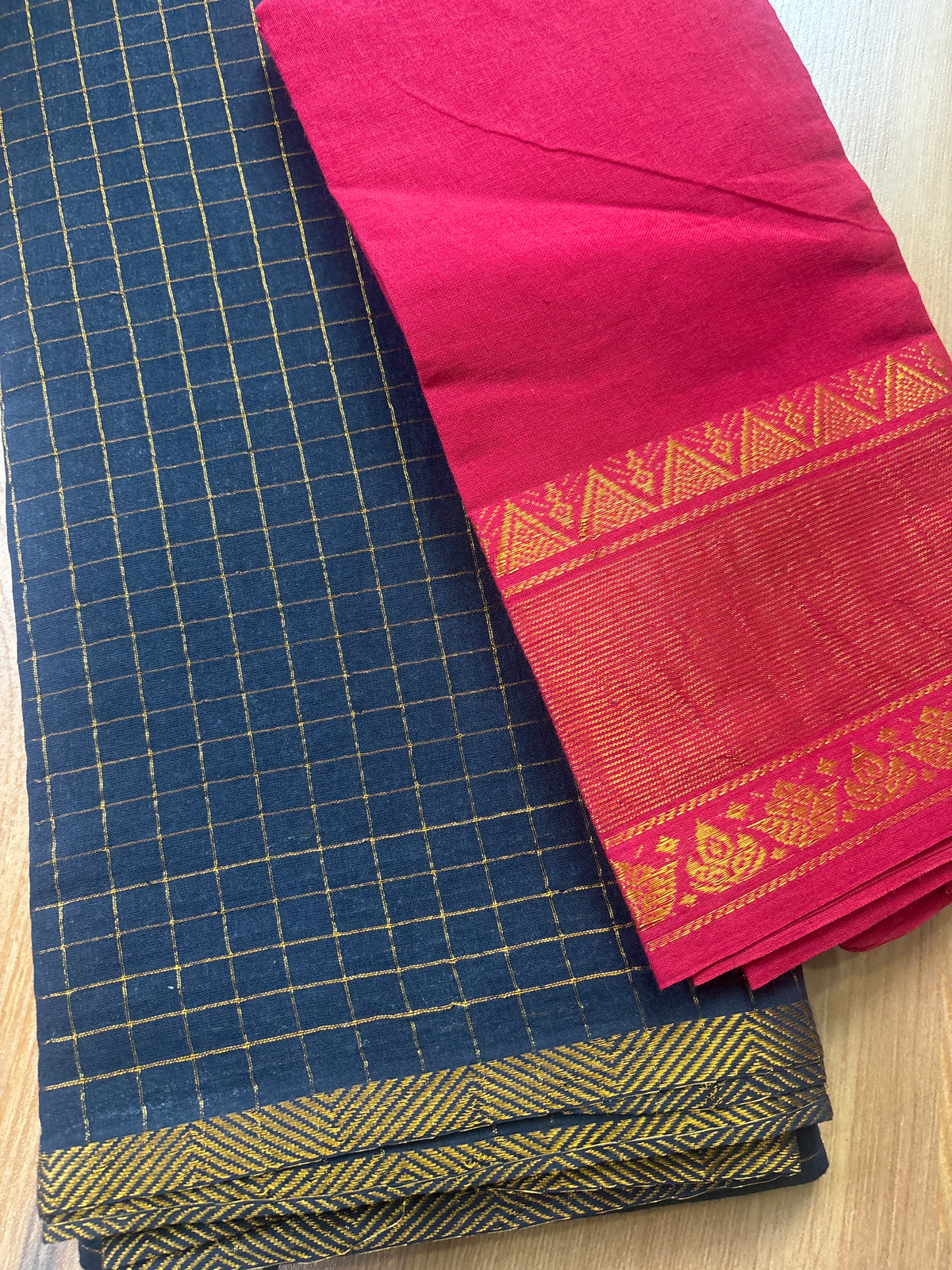 Pentex black Sungudi cotton Saree with Red blouse SNS59